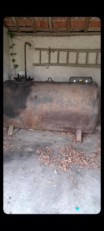 DEPOSE D'UNE CUVE A FIOUL DE 2500 LITRES