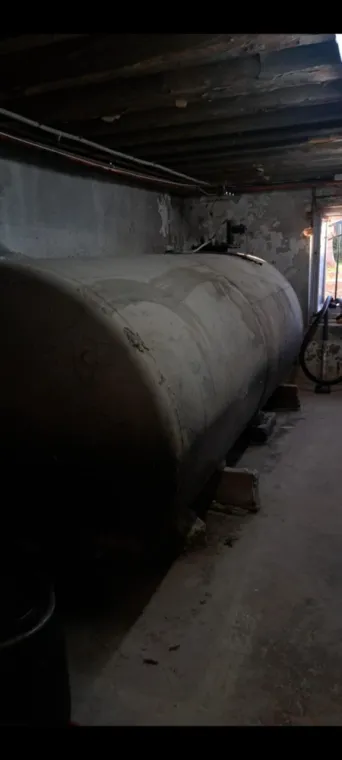 DEPOSE D'UNE CUVE DE 7000 LITRES