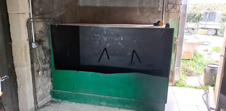 DEPOSE D'UNE CUVE DE 2000 LITRES