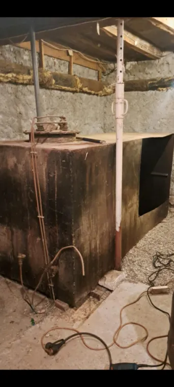 DEPOSE D'UNE CUVE DE 2000 LITRES