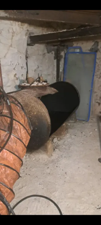 ENLEVEMENT D'UNE CUVE DE 1 500 LITRES.