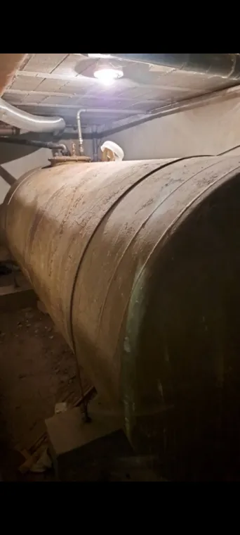 ENLEVEMENT D'UNE CUVE DE 6000 LITRES.