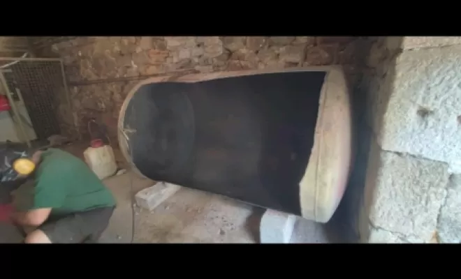 DEPOSE D'UNE CUVE DE 2000 LITRES